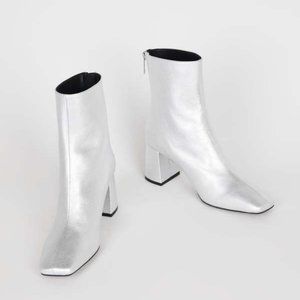 NIB Intentionally Blank. TABATHA HEELED BOOT - Mercury